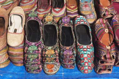 Nakışlı kumaş ayakkabılar Faridabad Haryana Hindistan 