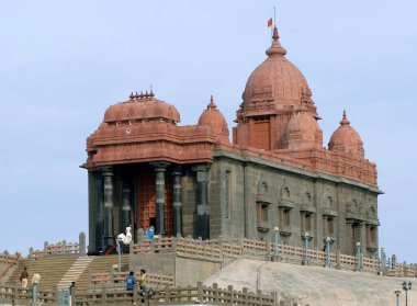 Swami Vivekananda anısına 1892 'de Kanyakumari, Tamil Nadu, Hindistan' da meditasyon yapılmıştır.