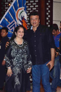 Anu Malik, Hint müzik bestecisi, karı-koca, Anju Malik, Mumbai yerlileri, zafer partisi, Mumbai, Hindistan 22 Mayıs 2017