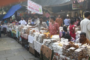 Mount Mary Kilisesi, Mount Mary Festivali, Bandra Fair, Bombay Mumbai, Maharashtra, Hindistan dışında çeşitli tezgahlar 