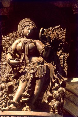 Mohini, Chennakesava, Belur, Karnataka, Hindistan tapınağındaki heykelleri süslüyor. 