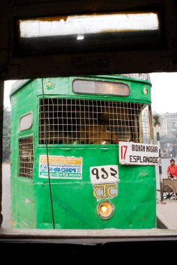 Pencereden Yeşil Tramvay Görünümü, Kolkata, Batı Bengal, Hindistan 