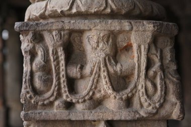 Kutub Minar kompleksindeki Quwwat-ul-Islam camiinin 1311 yılında inşa edilen Hint-Müslüman sanatı, Delhi Sultanlığı, Delhi, Hindistan UNESCO Dünya Mirası Sitesi 'nin temel detayları.