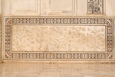 Pietra dura Agra Uttar Pradesh Hindistan Asya 'da Taj Mahal' in duvarında çalışır.