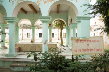 samadhi kabir velisi Neeru ve Neema, kabir chaura, varanasi, uttar pradesh, Asia, India 