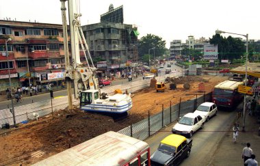Bombay, Maharashtra, Hindistan 'da Sion üstgeçit inşaatı devam ediyor. 