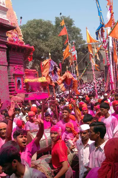 Jyotiba tapınağındaki müritler, kolhapur, maharashtra, Hindistan, Asya 