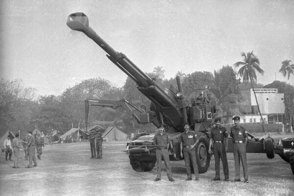 Бофорс Гун в парке Шиваджи дадар Мумбаи Махараштра Индия Азия 