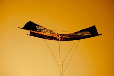 Uçurtma Festivali 'nde uçan dev uçurtma; Shivaji Parkı; Bombay Mumbai; Maharashtra; Hindistan