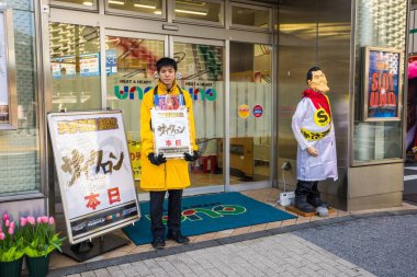 İnsan ve manken müşteri çekmek için, Tokyo, Japonya