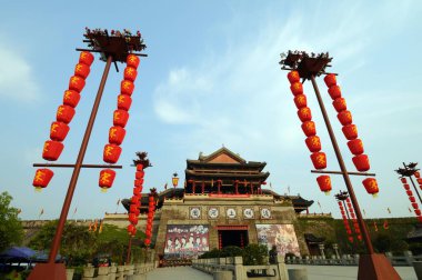 Dong-Yang Sarayı Girişi; Dong-Yang; Çin