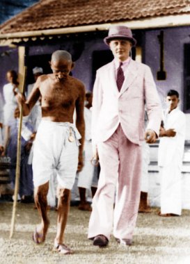 Mahatma Gandhi yabancıyla yürüyor, Hindistan, Asya, 1929