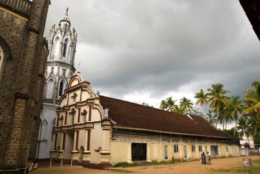 Aziz Andrews Forane Kilisesi M.S. 1579 Hindistan 'ın Kerala kentindeki en eski Katolik Hristiyanların önemli hac merkezidir. 