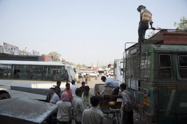 Itarsi otobüs durağı Madhya Pradesh Hindistan 