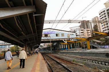 Ram Mandir Tren İstasyonu, Mumbai, Maharashtra, Hindistan, Asya 