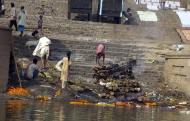 Cenaze odunları, manikarnika ghat, varanasi, uttar pradesh, Hindistan, Asya 