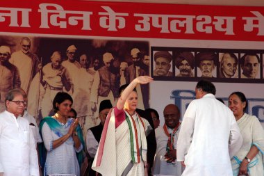 Sonia Gandi Kongresi el sallıyor, Shivaji Parkı, Mumbai, Maharashtra, Hindistan, Asya 
