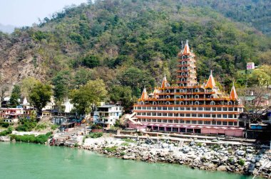 Tera manzil tapınağı Laxman Jhoola, Rishikesh, Uttaranchal Uttarakhand, Hindistan 
