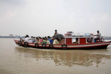 Hooghly Nehri 'nde tekne gezisi, Kalküta şimdi Kolkata, Batı Bengal, Hindistan  