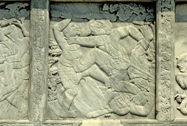 Wat Phra Chetuphon Manastırı Kral Rama bir Chakri hanedanı Tayland 'daki en büyük 16. yüzyıl tapınağı; ana şapelin dış duvarlarında Ramayana sahnelerini tasvir eden kaya levrekleri; Tayland; Güneydoğu Asya 