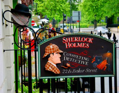 221b Baker Evi 'nin dünyaca ünlü dedektifi Harlok Holmes eskiden yaşadığı yer Londra' da müzeye çevrildi. 