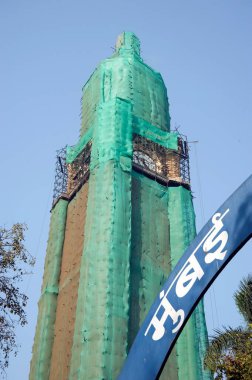 Rajabhai Saat Kulesi 'nden geçiyor Mumbai Maharashtra Hindistan Asya