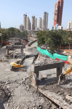 Sant dnyaneshwar üstgeçidi Lalbaug, Bombay Mumbai, Maharashtra, Hindistan 'da yıkıldı.  