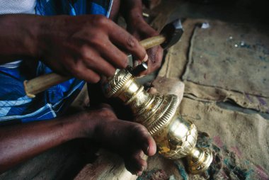 Pirinç lamba yapan adam, Thanjavur, Tamilnadu, Hindistan
