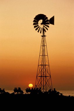 Rüzgar değirmeni ve gün batımı, Nppean deniz yolu, Mumbai Bombay, maharashtra, Hindistan