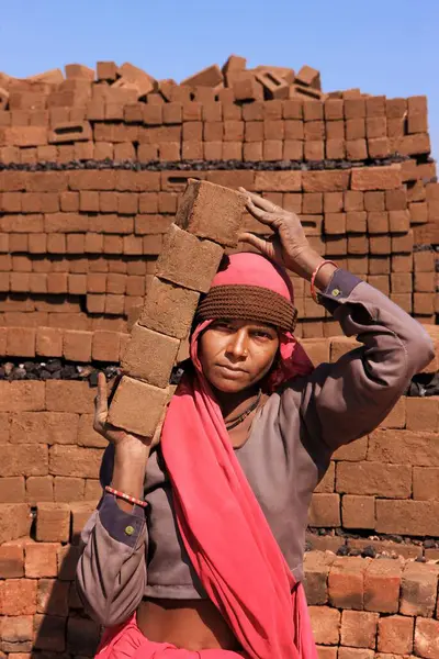 stock image Woman carrying bricks, barwani, madhya pradesh, india, asia 