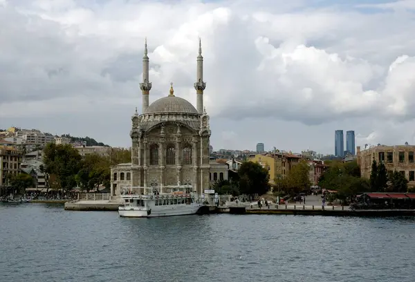 Ortak cami, İstanbul Boğazı Türkiye