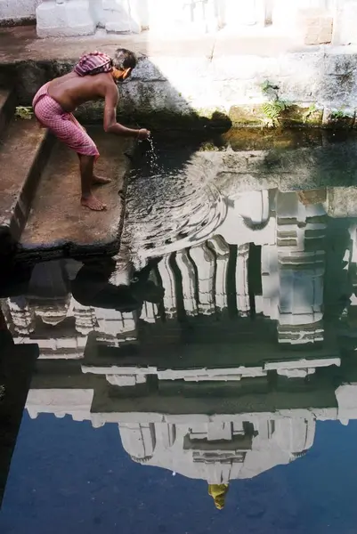 stock image Reflection in ritual pond of 11th century Brahmeshwar temple dedicated to lord Shiva considered prime example of Orissan architecture in Bhubaneshwar, Orissa, India 