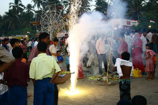 Chhatha Pooja puja, Juhu Sea plajı, Bombay Mumbai, Maharashtra, Hindistan 