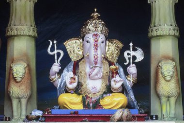 Ganesha 'nın Ganesha Heykeli Ganesh Festivali sırasında, Pune, Maharashtra, Hindistan, Asya