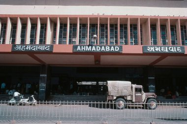 Ahmedabad tren istasyonunun dışı, Gujarat, Hindistan, Asya 