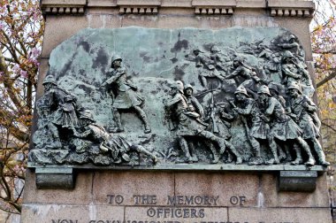 Savaş sahnesi, Edinburgh Şatosu, İskoçya, İngiltere 'de duvarda bir heykel olarak resmedildi. 