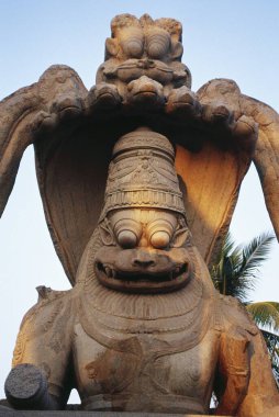Lakshmi Narsinha heykeli 1528 'de 7 mt yükseklikte, Hampi, hoset, Karnataka, Hindistan 
