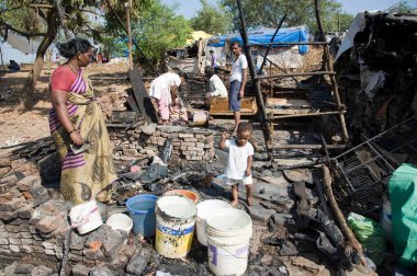 Kenar mahalle yangını, damu nagar, kandivali, mumbai, maharashtra, Hindistan, Asya