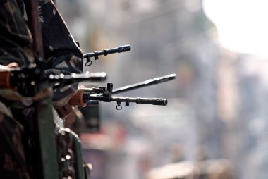 Taj Mahal Oteli 'nin önünde, Bombay Mumbai, Maharashtra, Hindistan, 26 Kasım 2008' de Deccan Mücahitleri tarafından gerçekleştirilen terörist saldırıdan sonra 