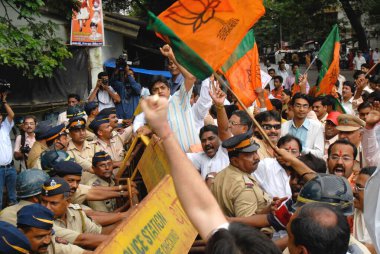 Bharatiya Janata parti destekçileri Bombay Mumbai, Maharashtra, Hindistan 'da Mulund' da protesto gösterisi düzenlediler.   