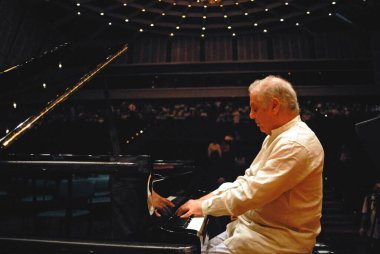 Pianist daniel barenboim in jamshed bhabha auditorium, Bombay Mumbai, Maharashtra, India 7-October-2008 