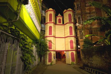 Durga Puja için süslenmiş mandap festivali, Kolkata, Batı Bengal, Hindistan 