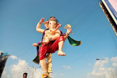 Dansçı Lord Ganpati geçit töreni, Ganesha festivali, Mumbai, Maharashtra, Hindistan, Asya 