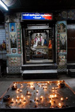 Shanmugar Valli Deivayanai Devasena, Swaminatha Swami Tapınağı; Swamimalai; Tamil Nadu; Hindistan