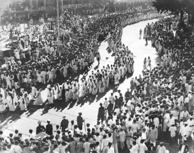 Mumbai, Maharashtra, Hindistan 'da bir kadın geçit töreni, bir satyagraha kampanyası sırasında. 