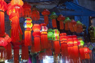 Çok renkli fenerler asılı dadar mumbai Maharashtra Hindistan Asya