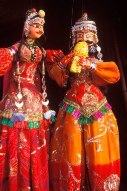 Pushkar Fuarındaki Bebekler, Rajasthan, Hindistan