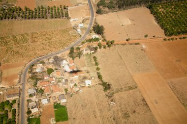 Bengaluru uluslararası havaalanı üzerinde uçan Kingfisher hava otobüsünün havadan görüntüsü, Bangalore, Karnataka, Hindistan 