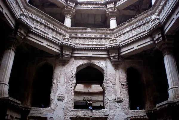 stock image Intricate stone carving in Wav baoli well built Queen Rudabai 1498 at Adalaj 19 km Ahmedabad, Gujarat, India 