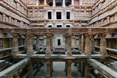 Rani ki vav; iyi adım at; taş oyma; Patan; Gujarat; Hindistan;